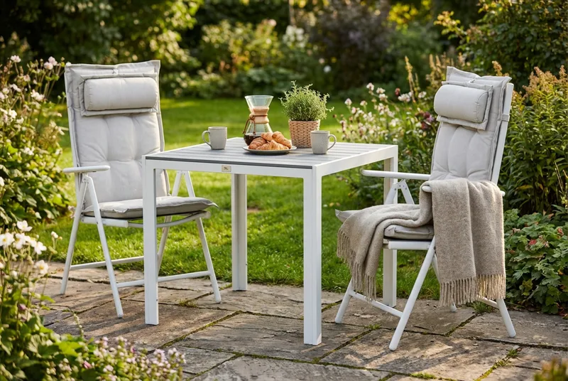 Tunis Spisebordssæt 90x90 + 2 Maggie Positionsstol m. Hynde - Hvid/Grå/Offwhite - Havemøbler - Udendørsgruppe - Havesæt