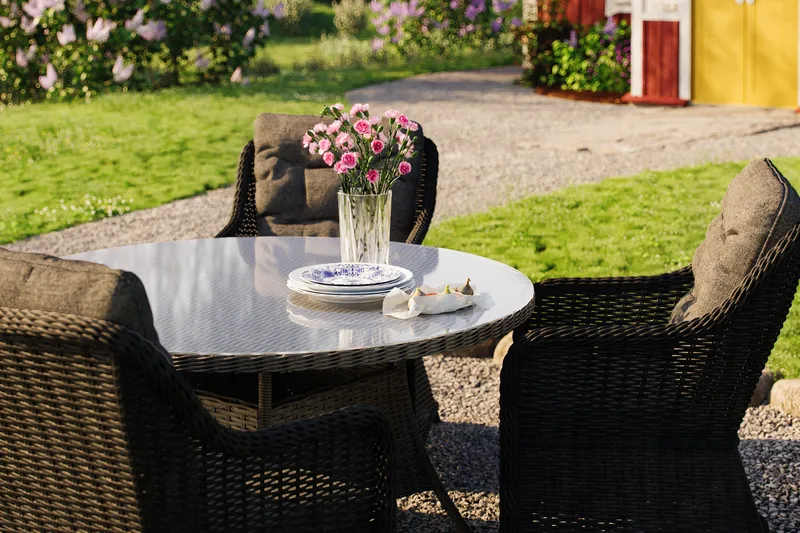 Marcus Spisebordssæt 140 Rund + 4 Lænestole m Hynde - Sort - Havemøbler - Udendørsgruppe - Havesæt