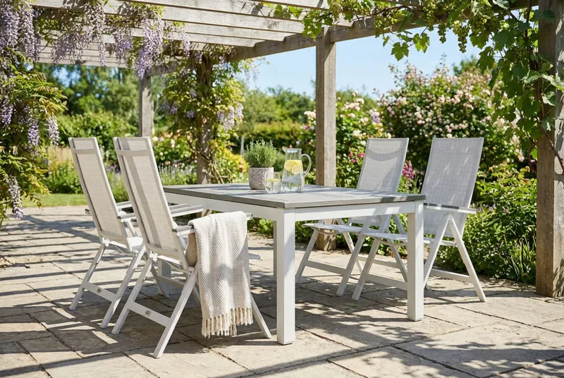 Monaco udendørs spisegruppe, udtrækkelig 150-250x90 med 4 Monaco Light positionsstole - Hvid/Grå - Havemøbler - Udendørsgruppe - Havesæt