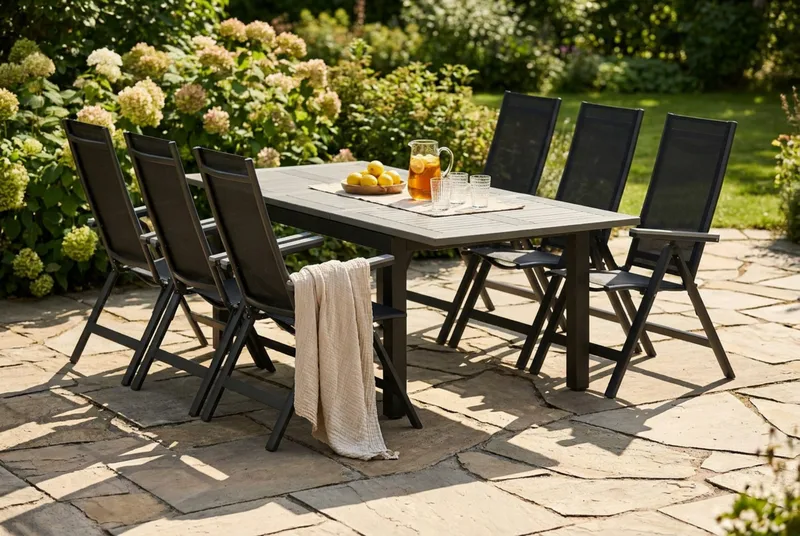 Monaco udendørs spisegruppe, udtrækkelig 150-250x90 med 6 Monaco Light positionsstole - Sort/Grå - Havemøbler - Udendørsgruppe - Havesæt