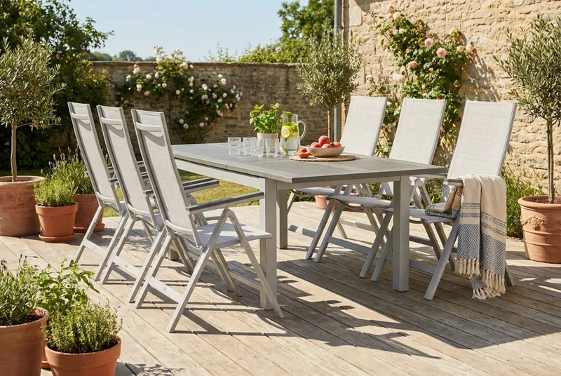 Monaco udendørs spisegruppe, udtrækkelig 150-250x90 med 6 Monaco Light positionsstole - Hvid/Grå - Havemøbler - Udendørsgruppe - Havesæt