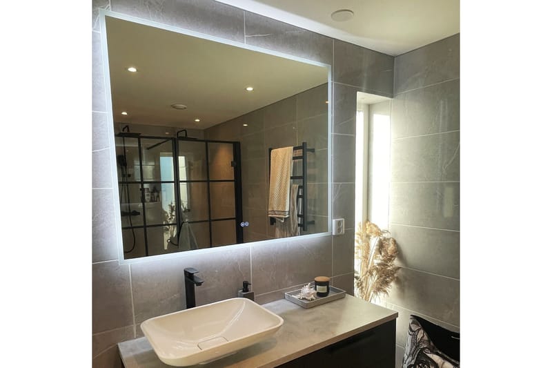 Badeværelsesspejl 120x100 cm med LED-belysning og anti-dug - Hus & renovering - Køkken & bad - Badeværelse - Badeværelsesmøbler - Badeværelsesspejl