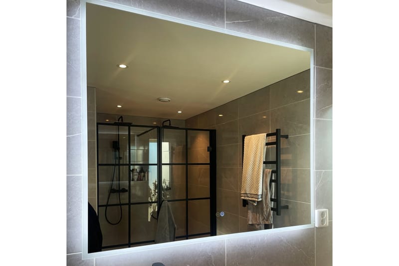 Badeværelsesspejl 120x100 cm med LED-belysning og anti-dug - Hus & renovering - Køkken & bad - Badeværelse - Badeværelsesmøbler - Badeværelsesspejl