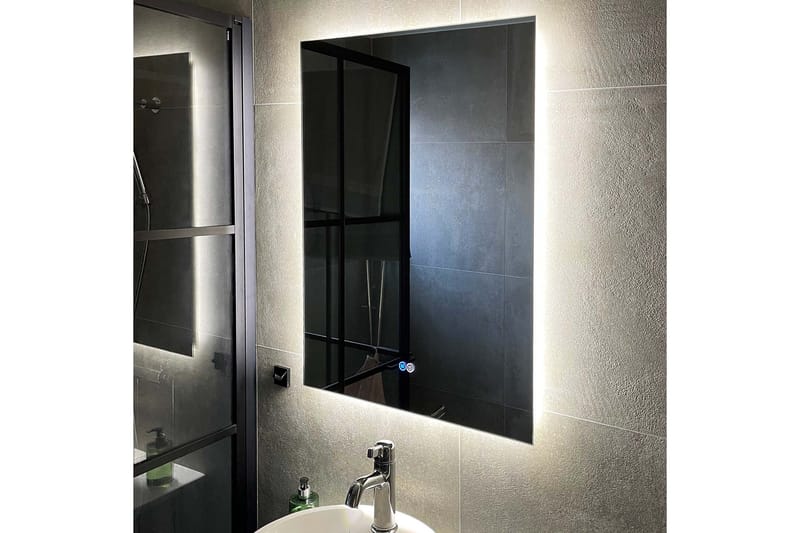 Badeværelsesspejl 60x80 cm med LED-belysning og anti-dug - Hus & renovering - Køkken & bad - Badeværelse - Badeværelsesmøbler - Badeværelsesspejl