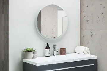 Cutberto Spejl LED-belysning - Sølv - Hus & renovering - Køkken & bad - Badeværelse - Badeværelsesmøbler - Badeværelsesspejl