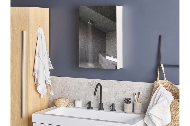 Carmenes Badeværelsesskab 40 cm med Spejl - Hvid - Hus & renovering - Køkken & bad - Badeværelse - Badeværelsesmøbler - Spejlskabe