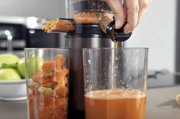 Juicemaskine Black+Decker Slow Juicer BXJE200E Børstet Rustfrit Stål - Grå - Husholdning - Madlavning & Bagning - Køkkenudstyr