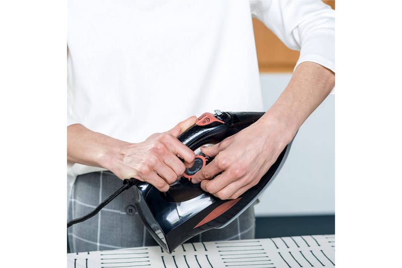 Strygejern Black+Decker Sort 3000W - Sort - Husholdning - Rengøring & tøjpleje - Tøjpleje