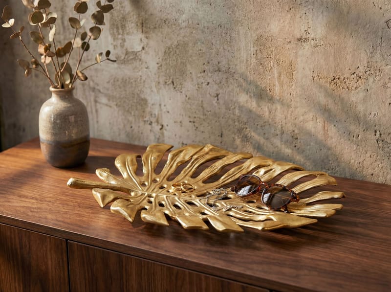 Ivora dekorationsskål Monstera i aluminium - guld - Husholdning - Servering & opdækning - Bakker & fade