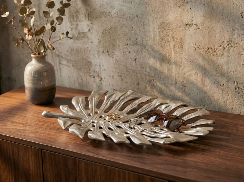 Ivora dekorationsskål Monstera i aluminium - sølv - Husholdning - Servering & opdækning - Bakker & fade