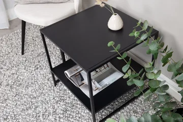 Kort sidebord med hylde - Sort - Møbler - Borde - Aflastningsbord - Bakkebord & små borde