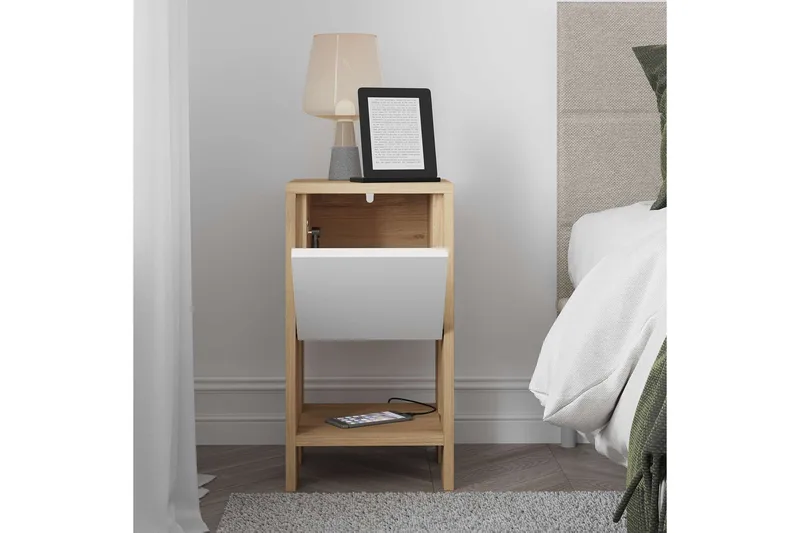 Haelyn Sengebord 30 cm med Træ- og Egeudseende, Opbevaring med Hylde - Natur/Hvid - Møbler - Borde - Aflastningsbord - Sengebord