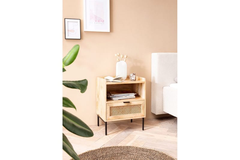 Natbord Wohnling Massivt Mangotræ med 1 Skuffe En Opbevaringsbakke med Wienerflet - Møbler - Borde - Aflastningsbord - Sengebord