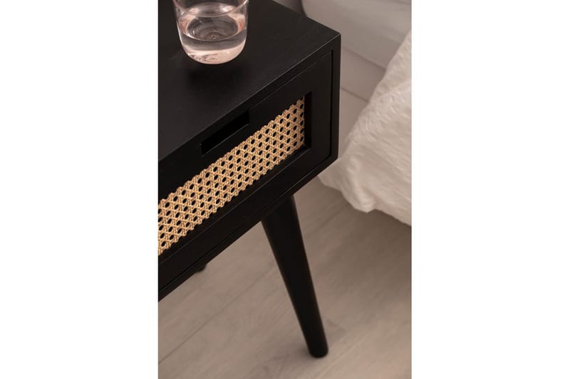 Natbord Wohnling Massivt mangotræ med 1 skuffe med wienerflet i et moderne look Sort - Sort - Møbler - Borde - Aflastningsbord - Sengebord