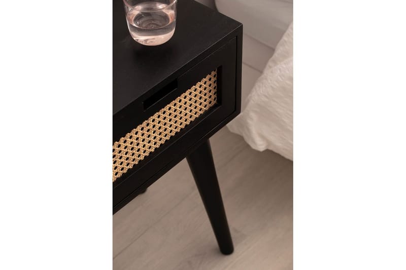 Natbord Wohnling Massivt mangotræ med 1 skuffe med wienerflet i et moderne look Sort - Sort - Møbler - Borde - Aflastningsbord - Sengebord