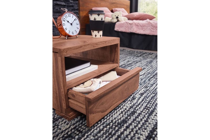 Natbord Wohnling Massivt træ med skuffe og hylde i et lavt design i landhusstil Akacietræ - Akacietræ - Møbler - Borde - Aflastningsbord - Sengebord