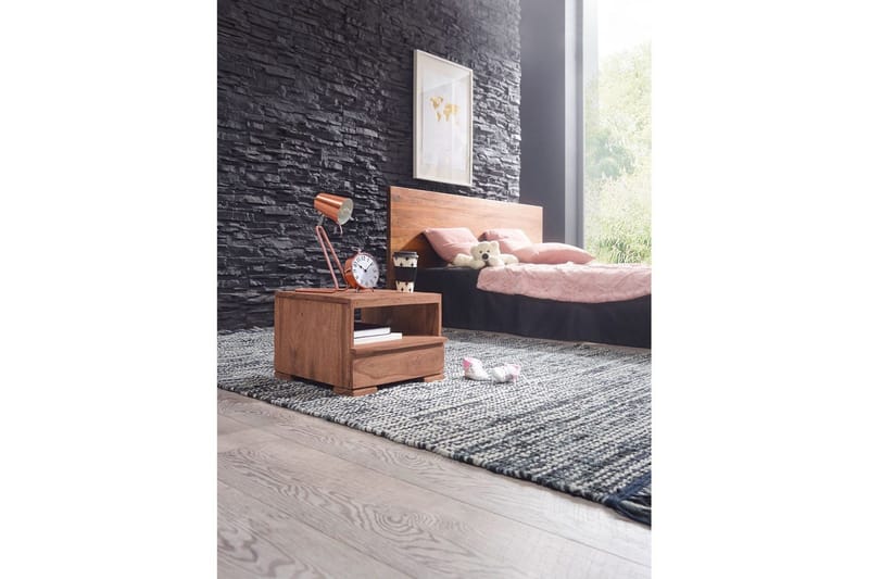 Natbord Wohnling Massivt træ med skuffe og hylde i et lavt design i landhusstil Akacietræ - Akacietræ - Møbler - Borde - Aflastningsbord - Sengebord
