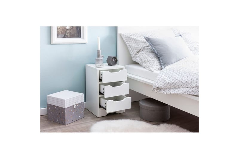 Natbord Wohnling med 3 skuffer i et simpelt, moderne design til boxmadras Hvid - Hvid - Møbler - Borde - Aflastningsbord - Sengebord