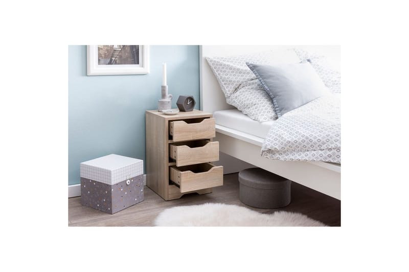 Natbord Wohnling med 3 skuffer i et simpelt, moderne design til boxmadras Sonoma - Sonoma - Møbler - Borde - Aflastningsbord - Sengebord