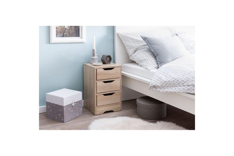 Natbord Wohnling med 3 skuffer i et simpelt, moderne design til boxmadras Sonoma - Sonoma - Møbler - Borde - Aflastningsbord - Sengebord