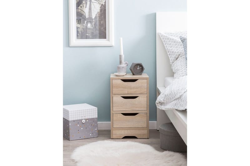 Natbord Wohnling med 3 skuffer i et simpelt, moderne design til boxmadras Sonoma - Sonoma - Møbler - Borde - Aflastningsbord - Sengebord