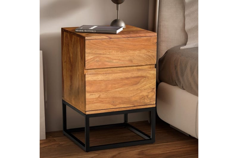 Natbord Wohnling Moderne look med 2 skuffer lavet af massivt sheeshamtræ i et industrielt look - Møbler - Borde - Aflastningsbord - Sengebord