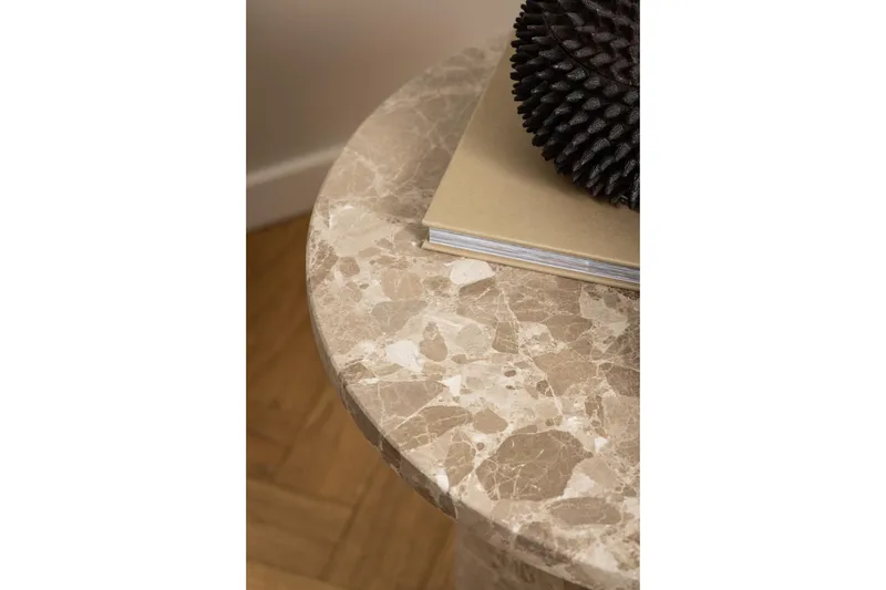Prisa Rundt Sidebord i Marmorsten 50 cm - Beige - Møbler - Borde - Aflastningsbord - Lampebord