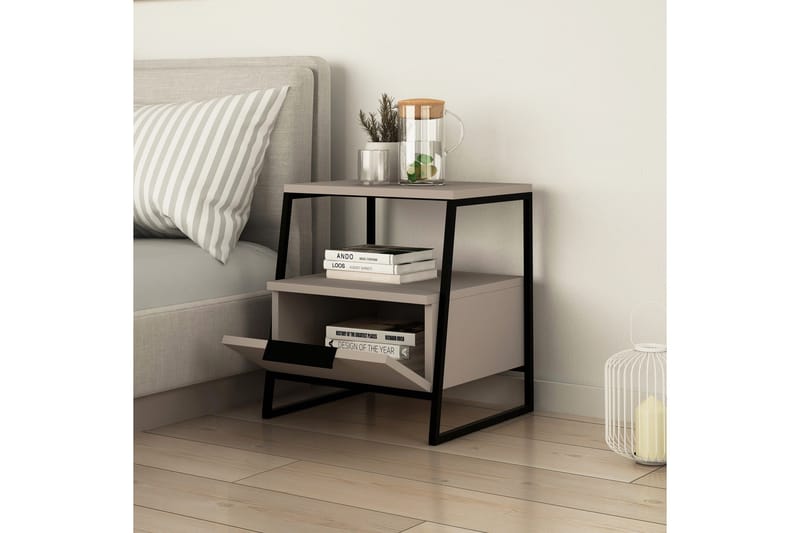 Bodsjö Sengebord 45 cm med Opbevaring Hylde + Låge - Brun/Sort - Møbler - Borde - Aflastningsbord - Sengebord