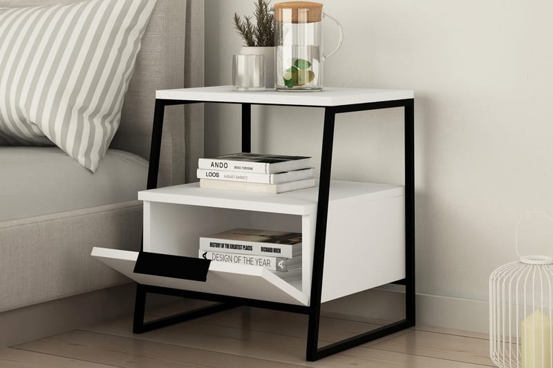Bodsjö Sengebord 45 cm med Opbevaring Hylde + Låge - Hvid/Sort - Møbler - Borde - Aflastningsbord - Sengebord