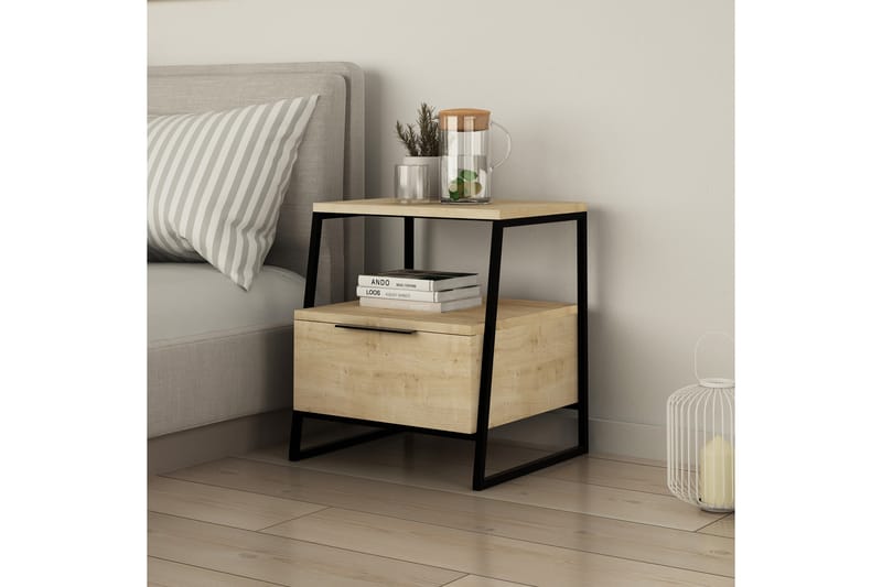 Bodsjö Sengebord 45 cm med Opbevaring Hylde + Låge - Lysebrun/Sort - Møbler - Borde - Aflastningsbord - Sengebord