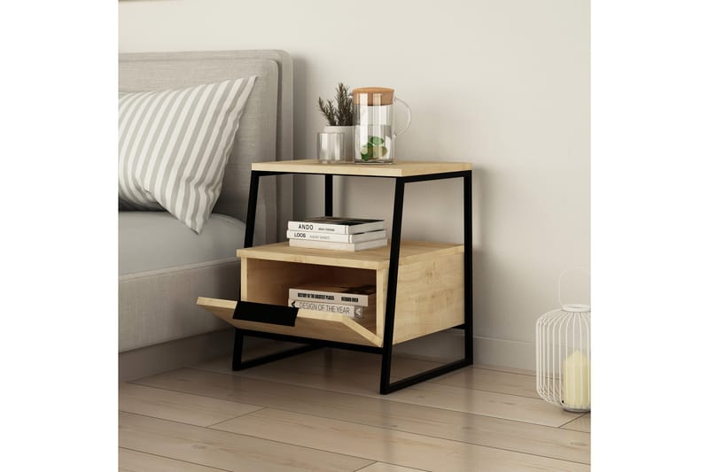 Bodsjö Sengebord 45 cm med Opbevaring Hylde + Låge - Lysebrun/Sort - Møbler - Borde - Aflastningsbord - Sengebord