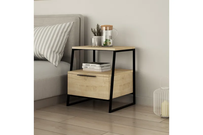 Bodsjö Sengebord 45 cm med Opbevaring Hylde + Låge - Lysebrun/Sort - Møbler - Borde - Aflastningsbord - Sengebord