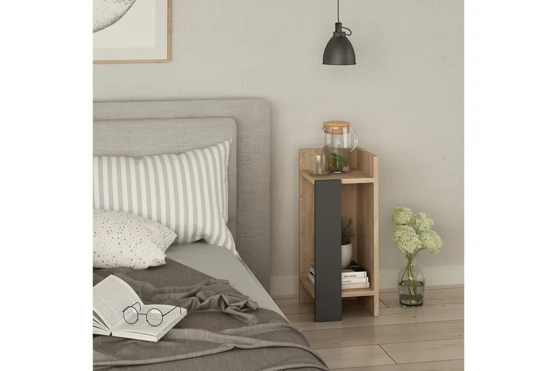 Decorta Sengebord 27 cm med Opbevaring Hylder + Låger Højre - Egefarvet/Mørkegrå - Møbler - Borde - Aflastningsbord - Sengebord