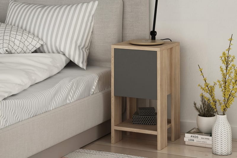 Homitis Sengebord 30 cm med Opbevaring Hylde + Låge - Egefarvet/Mørkegrå - Møbler - Borde - Aflastningsbord - Sengebord