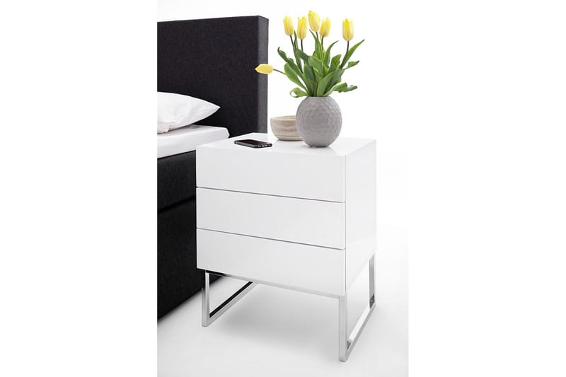 Nola Sengebord 50 cm Høje Ben med Opbevaring 3 Skuffer - Hvid - Møbler - Borde - Aflastningsbord - Sengebord