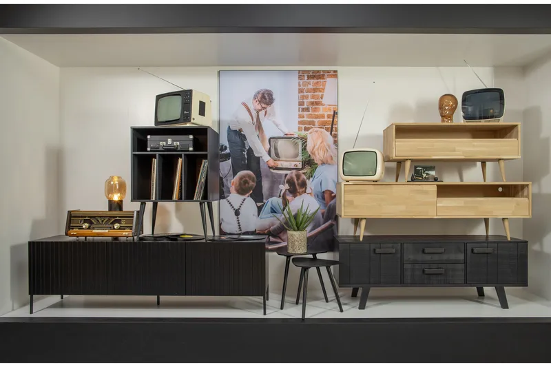 Seamas Sengebord 60 cm med Opbevaring Hylder - Valnød/Sort - Møbler - Borde - Aflastningsbord - Sengebord