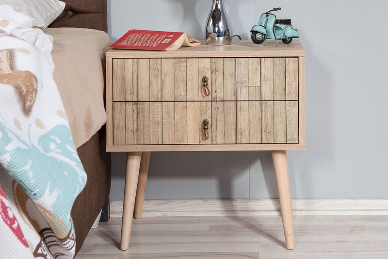 Vellavie Sengebord 60 cm med Opbevaring 2 Skuffer Vertikalt - Lysebrun - Møbler - Borde - Aflastningsbord - Sengebord