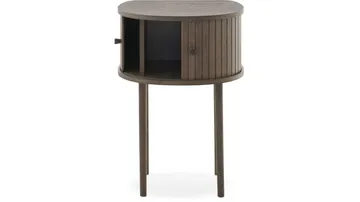 Sengebord Yngvar H68 cm - Brunlakeret eg - Møbler - Borde - Aflastningsbord - Sengebord