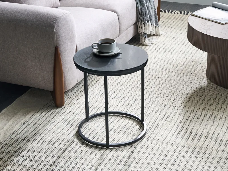 Sidebord Tyrell - Sort marmor - Møbler - Borde - Aflastningsbord - Lampebord