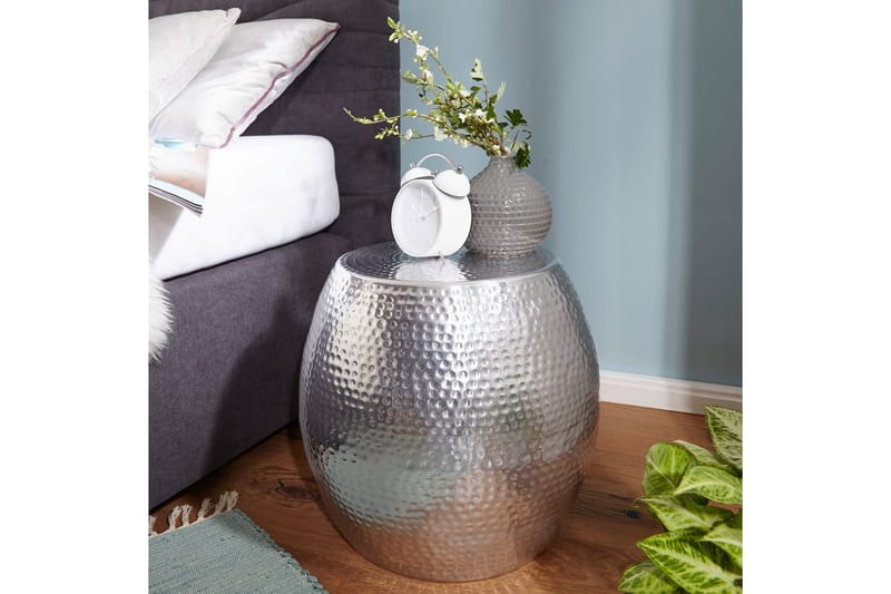 Sidebord Wohnling rund 30 cm, 42 cm høj, aluminium hamret look, orientalsk stil Sølv - Sølv - Møbler - Borde - Aflastningsbord - Lampebord