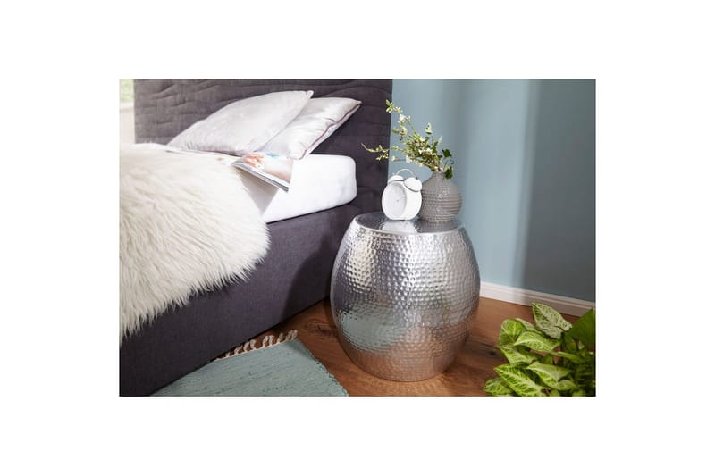 Sidebord Wohnling rund 30 cm, 42 cm høj, aluminium hamret look, orientalsk stil Sølv - Sølv - Møbler - Borde - Aflastningsbord - Lampebord