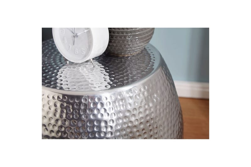Sidebord Wohnling rund 30 cm, 42 cm høj, aluminium hamret look, orientalsk stil Sølv - Sølv - Møbler - Borde - Aflastningsbord - Lampebord