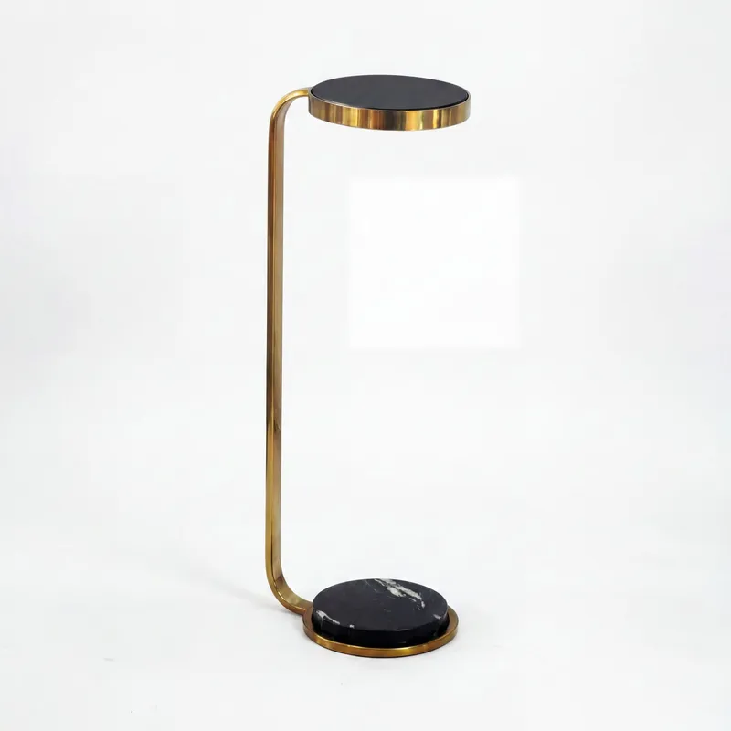 Solren rundt sidebord 72 cm i metal med marmorplade, sort guld