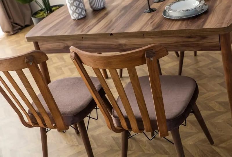 Alvryn spisegruppe bord 130 cm + 4 stole - Brun - Møbler - Borde - Spisebordssæt