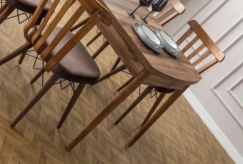 Alvryn spisegruppe bord 130 cm + 4 stole - Brun - Møbler - Borde - Spisebordssæt