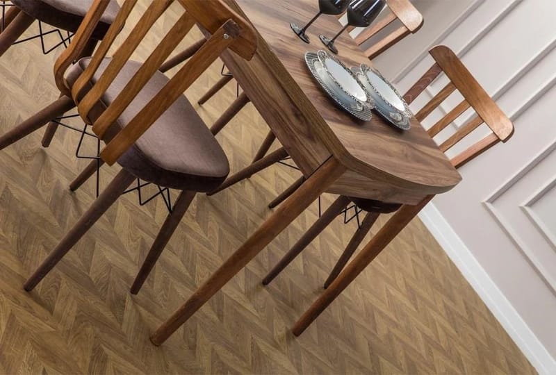 Alvryn spisegruppe bord 130 cm + 4 stole - Brun - Møbler - Borde - Spisebordssæt