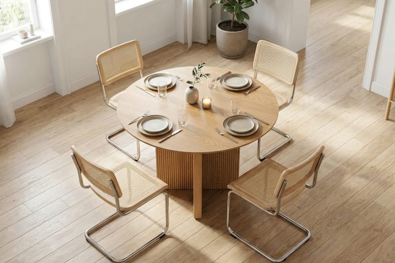 Edda spisegruppe rund 110 cm eg med 4 Build spisestole - Eg - Møbler - Borde - Spisebordssæt