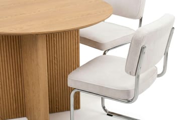Edda spisegruppe rund 110 cm eg med 4 Milva spisebordsstole - Eg - Møbler - Borde - Spisebordssæt