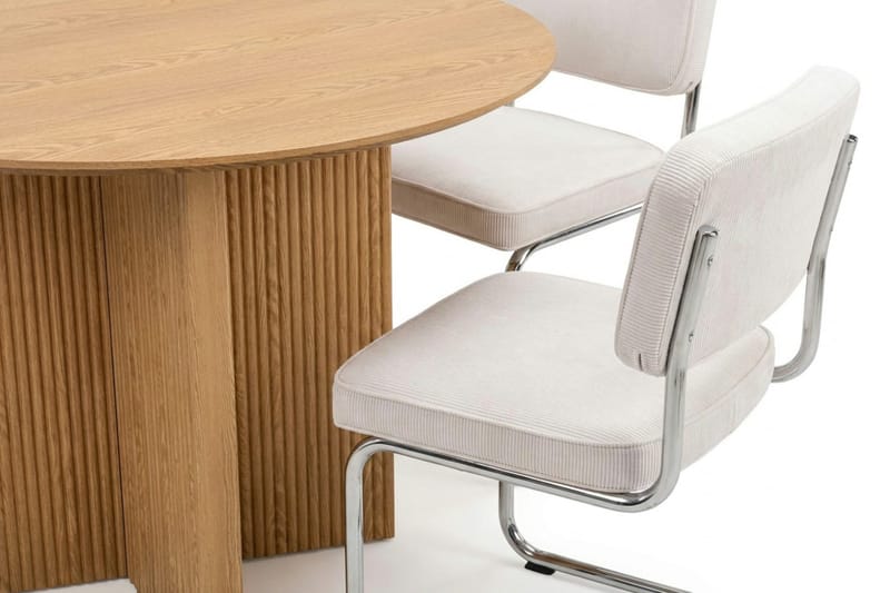 Edda spisegruppe rund 110 cm eg med 4 Milva spisestole - Eg - Møbler - Borde - Spisebordssæt