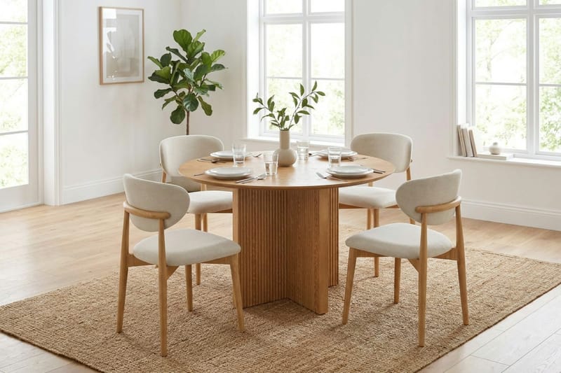 Edda spisegruppe rund 110 cm eg med 4 Molly spisebordsstole - Eg - Møbler - Borde - Spisebordssæt